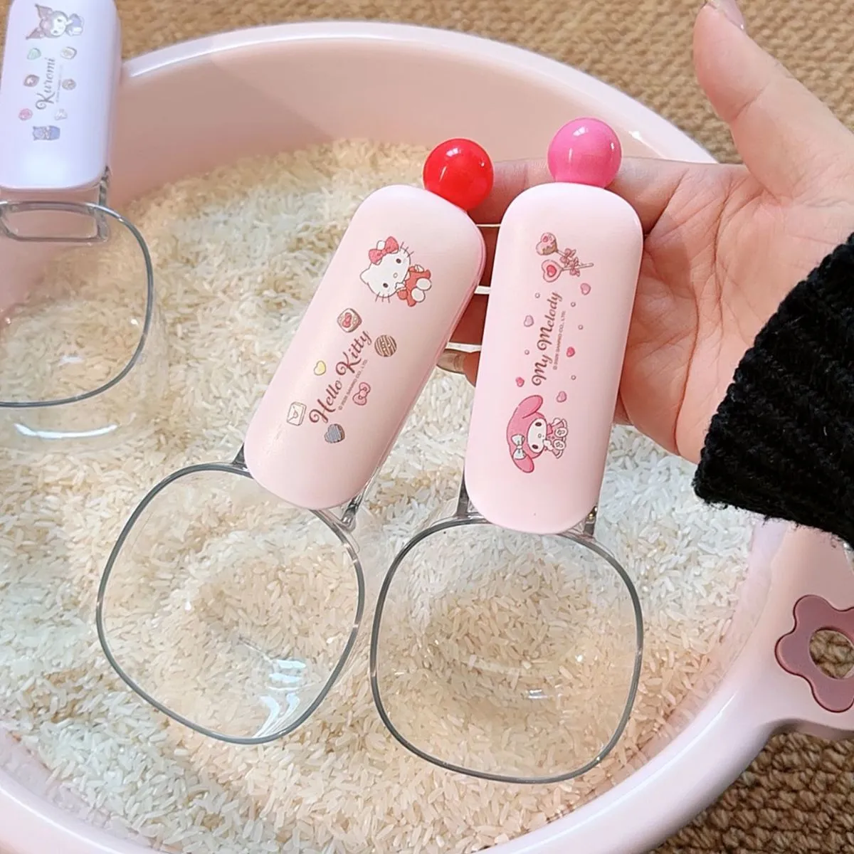 Cute Rice Measuring Spoon with Scale – Long Handle Scoop for Rice, Grains & Pet Food, 2-in-1 Measuring & Washing Cup for Kitchen, BPA-Free Plastic